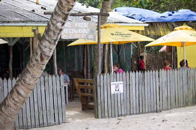 das-strand-restaurant-kaz-kreol-auf-mahe