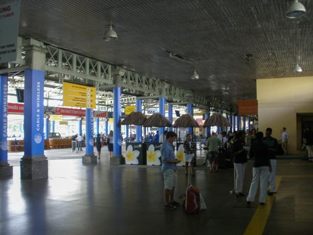 der-kleine-flughafen-auf-mahe-seychellen