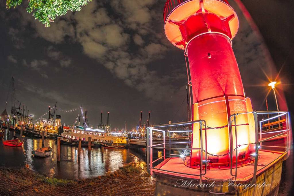 leuchtturm-beleuchtet