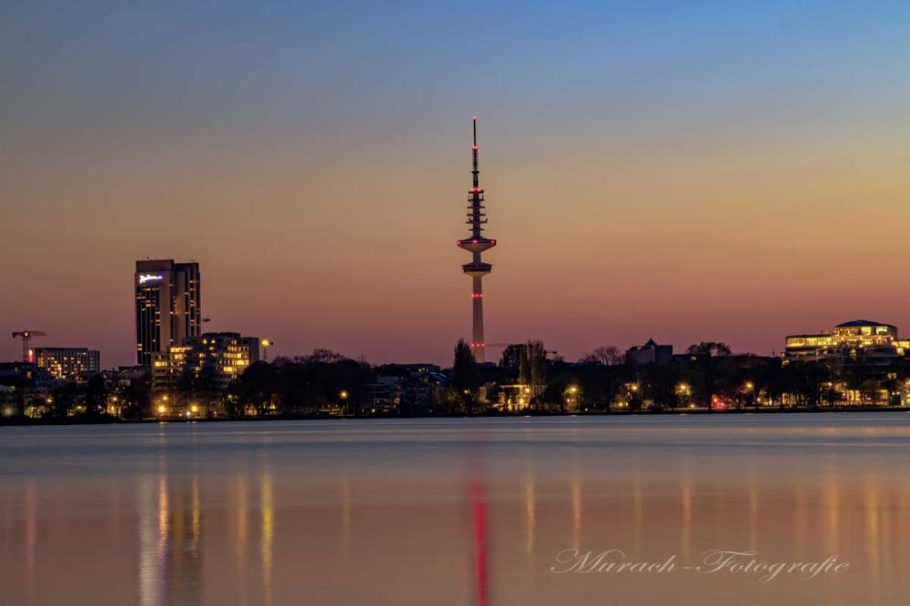 skyline-sonnenuntergang-und-fernsehturm