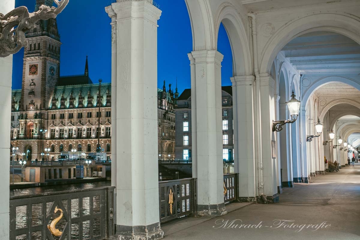 alsterarkaden-blick-auf-das-rathaus