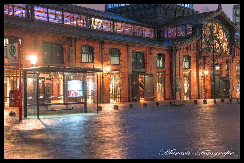 bushaltestelle-am-fischmarkt-sturmflut-hamburg-wandbilder