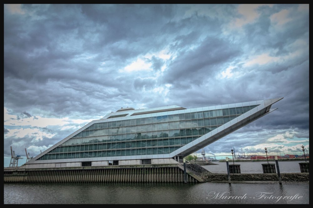 cruise-center-mit-dramatischen-wolken-himmel-murach-fotografie
