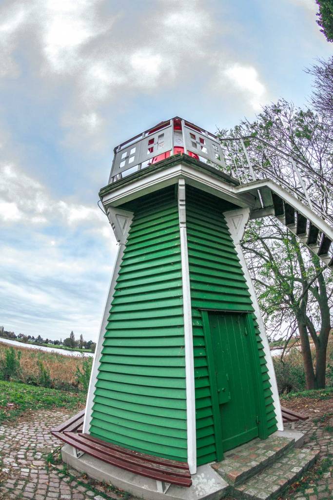 gruener-leuchtturm