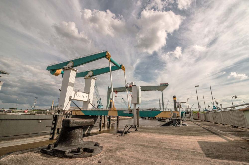 das-estesperrwerk-und-wolkiger-himmel-murach-fotografie