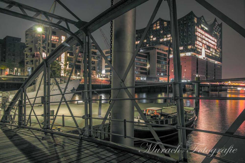 blick-von-bruecke-in-hafencity-auf-elbphilharmonie-murach-fotografie