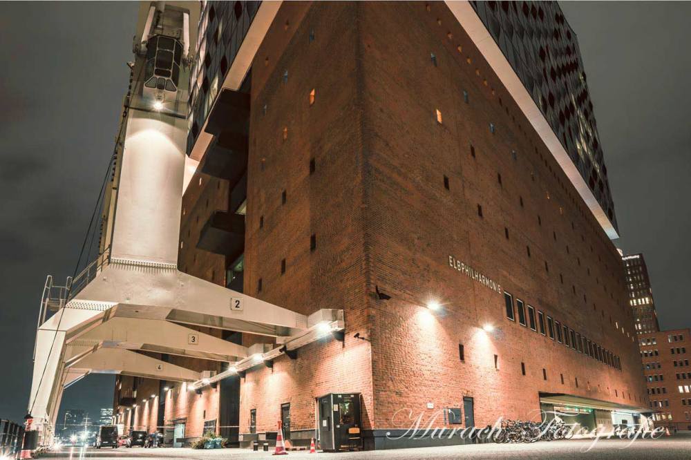 die-elbphilharmonie-und-verladekraene-in-der-nacht-murach-fotografie