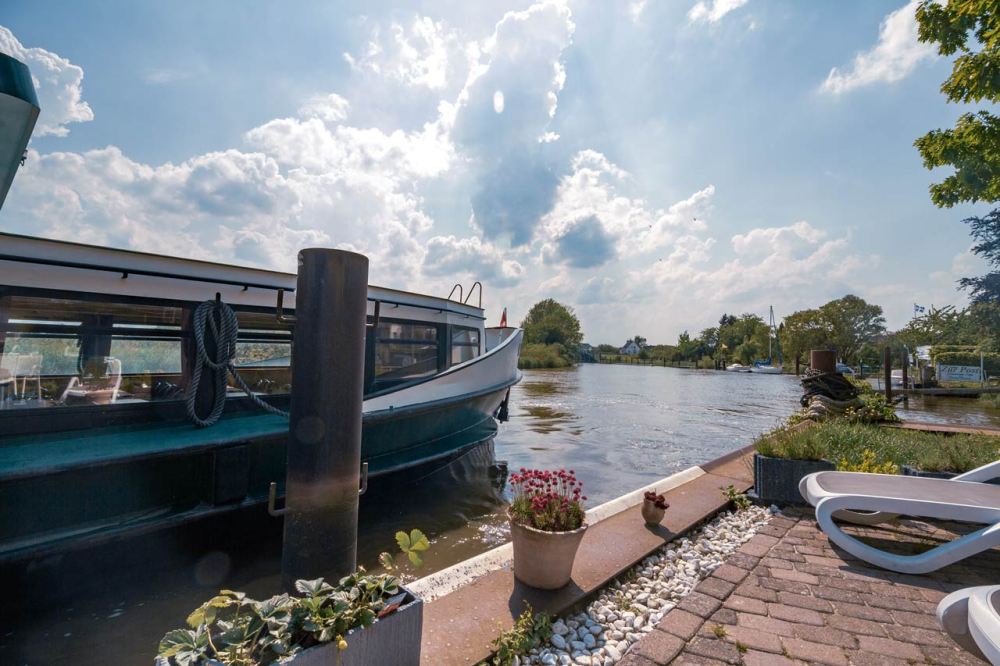 die-terrasse-vom-alten-faehrhaus-murach-fotografie
