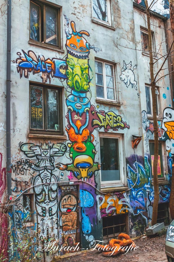 alien-graffitis-an-einer-fassade-murach-fotografie