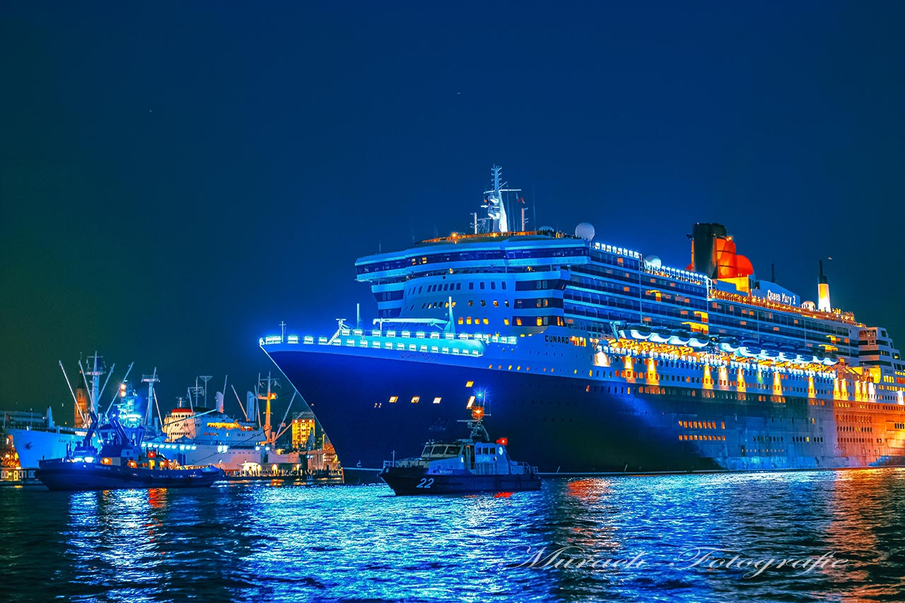 die-queen-mary-2-am-blueport-landungsbruecken-murach-fotografie