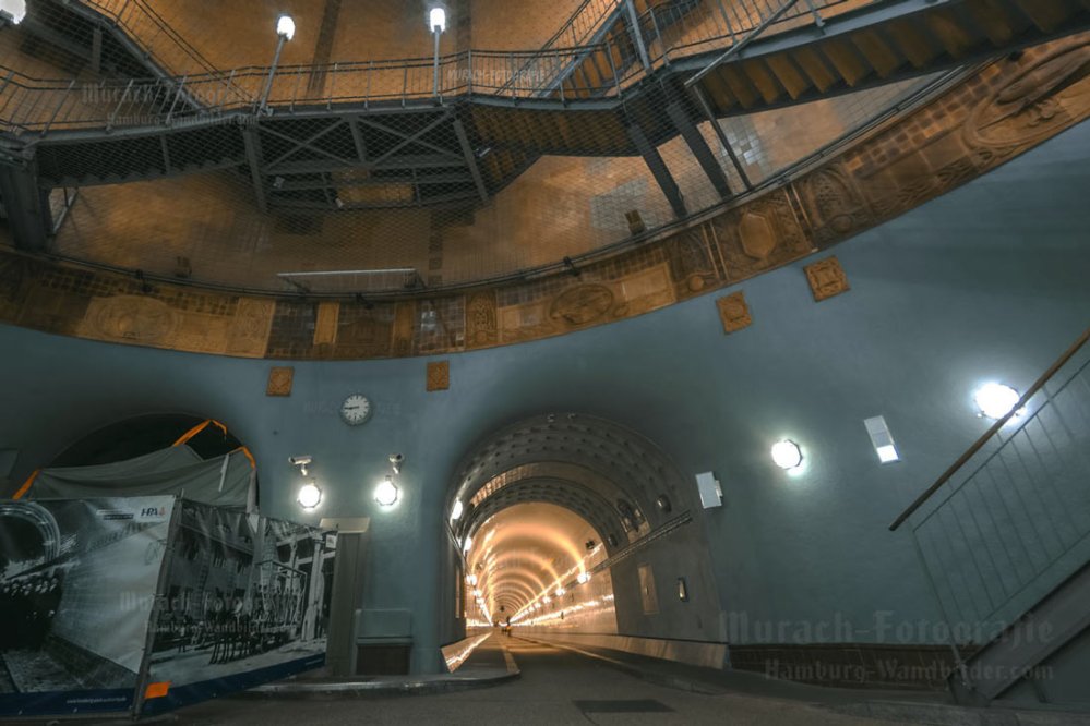 treppen-und-tunnelroehre-im-alten-elbtunnel-murach-fotografi
